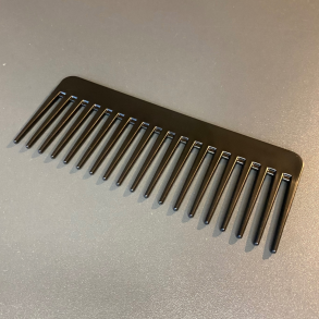 Bredtandet kam - sort 